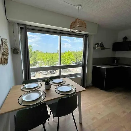 T2 Renove Avec Place Parking Privee Et Vue Degagee A * Carnon-Plage